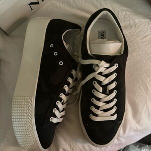 Steve Madden platform camouflage sneakers -size 7.5